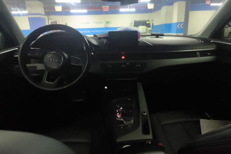 Used Audi A4L 2017 Plus 40 TFSI Ambition Model Center Console