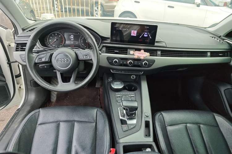 Used Audi A4L 2017 Plus 40 TFSI Ambition Model Center Console