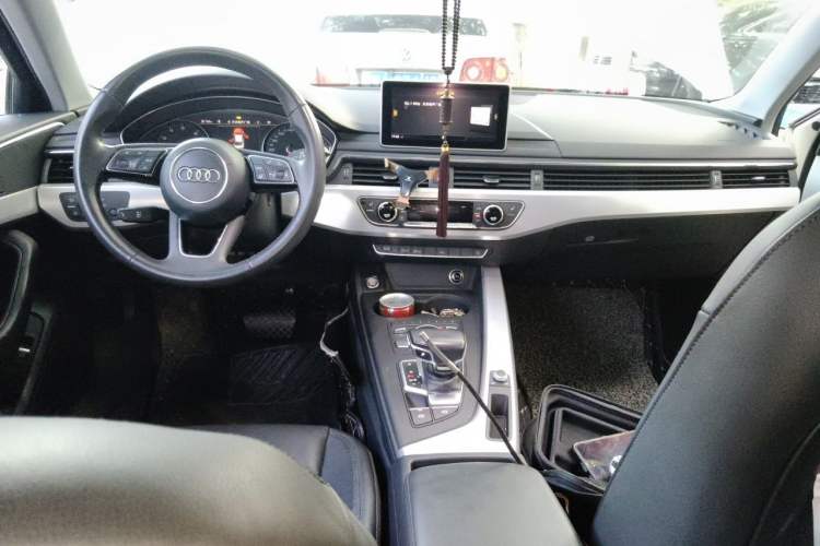 Used Audi A4L 2017 40 TFSI Fashion Model Center Console