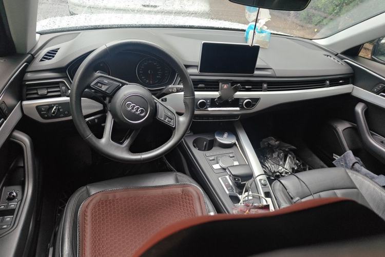 Used Audi A4L 2017 Plus 40 TFSI Fashion Model Center Console