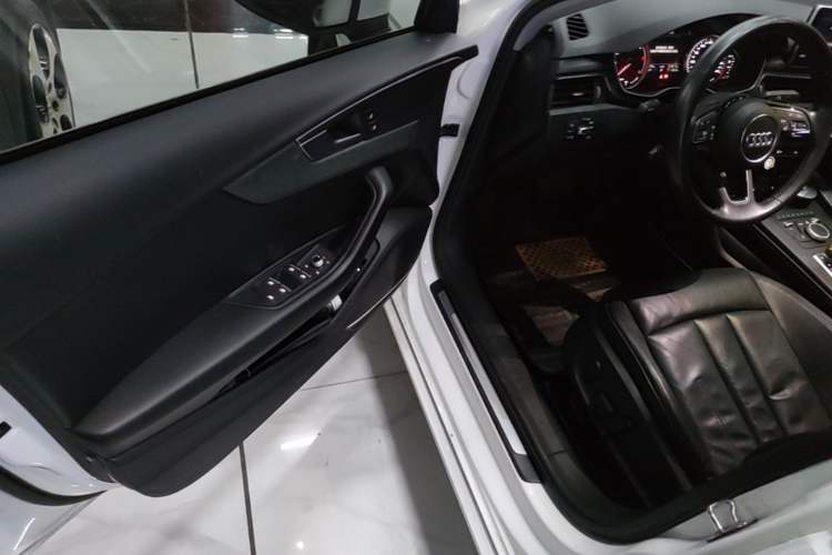 Used Audi A4L 2017 40 TFSI Style Edition Driver Seat