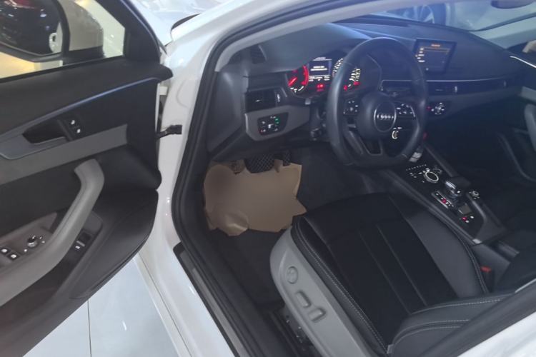 Used Audi A4L 2017 40 TFSI Ambition Edition Driver Seat