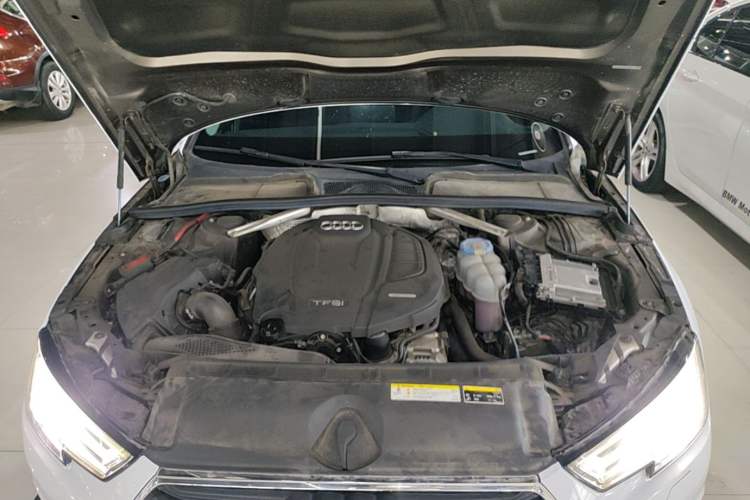Used Audi A4L 2017 40 TFSI Fashion Model Engine Bay