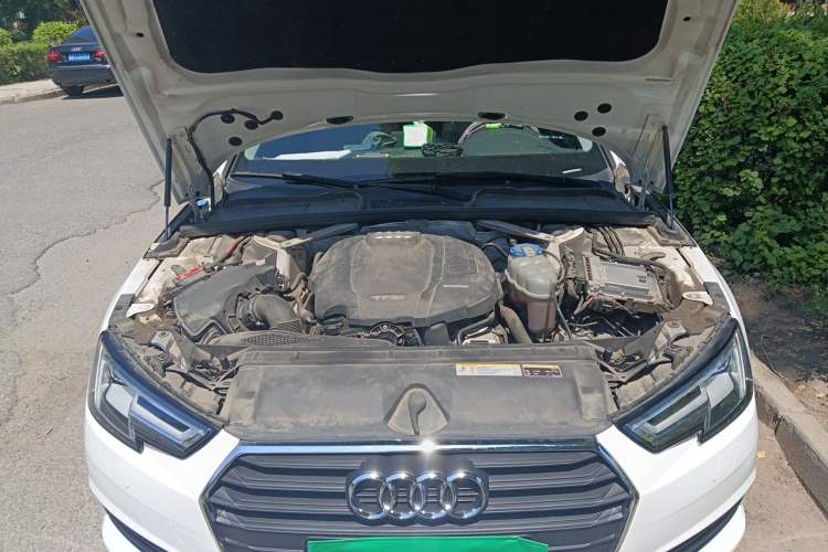 Used Audi A4L 2017 40 TFSI Fashion Model Engine Bay
