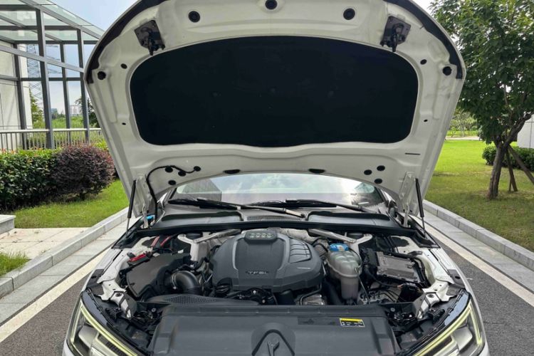 Used Audi A4L 2017 40 TFSI Fashion Model Engine Bay