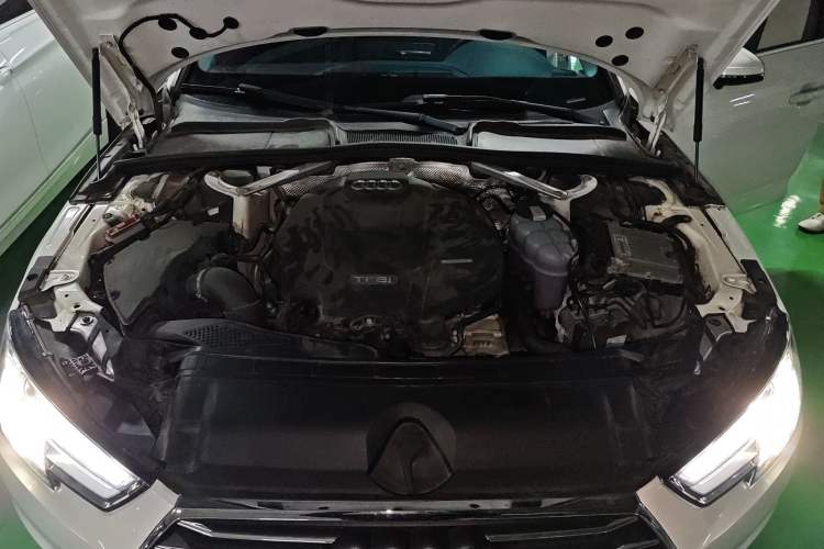 Used Audi A4L 2017 40 TFSI Fashion Model Engine Bay