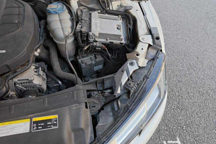 Used Audi A4L 2017 Plus 40 TFSI Style Edition Engine Bay Left