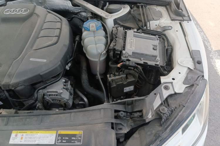 Used Audi A4L 2017 Plus 40 TFSI Ambition Model Engine Bay Left