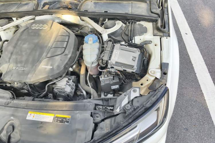 Used Audi A4L 2017 40 TFSI Style Edition Engine Bay Left