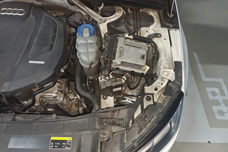 Used Audi A4L 2017 40 TFSI Style Edition Engine Bay Left