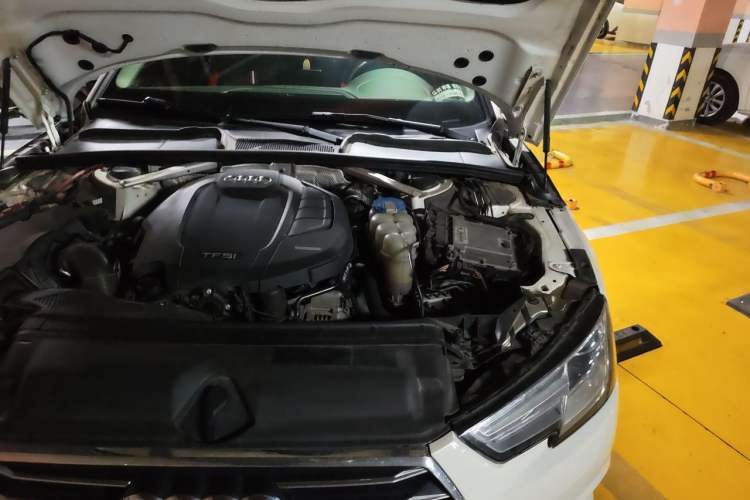 Used Audi A4L 2017 Plus 40 TFSI Ambition Model Engine Bay Left