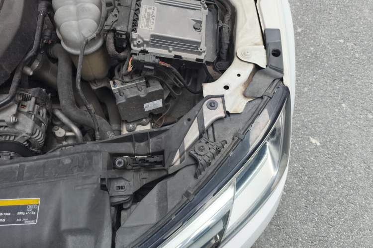 Used Audi A4L 2017 Plus 40 TFSI Ambition Model Engine Bay Left