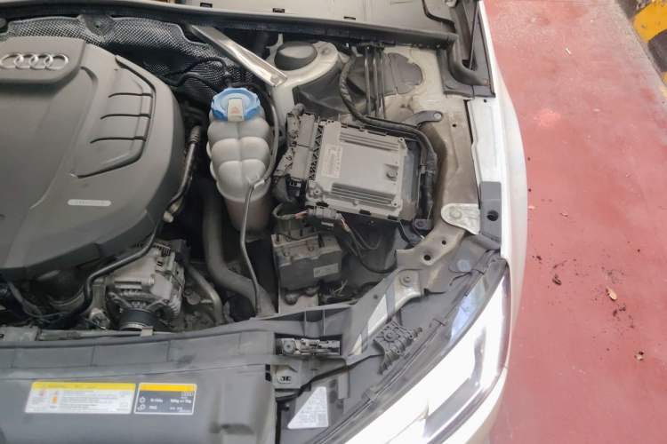 Used Audi A4L 2017 40 TFSI Fashion Model Engine Bay Left
