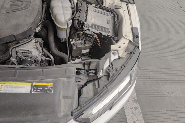 Used Audi A4L 2017 40 TFSI Style Edition Engine Bay Left
