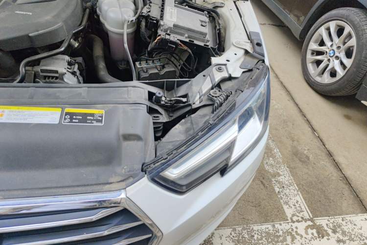 Used Audi A4L 2017 Plus 40 TFSI Ambition Model Engine Bay Left
