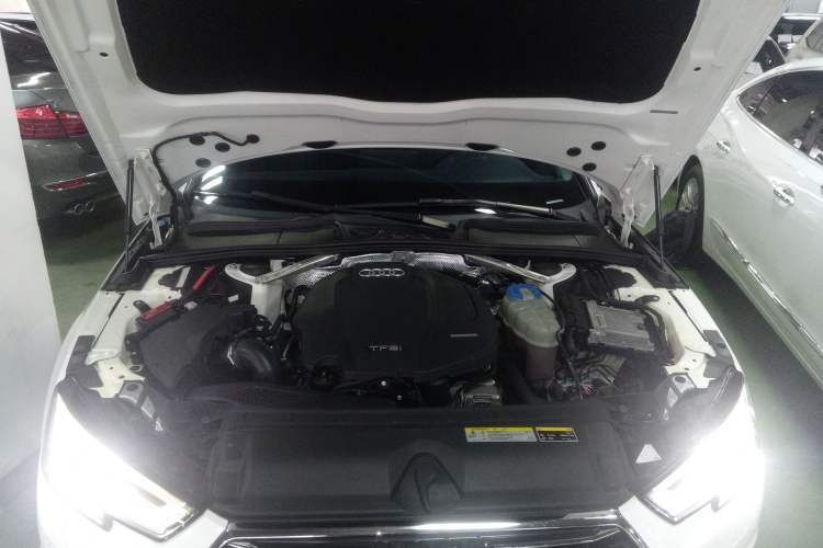 Used Audi A4L 2017 Plus 40 TFSI Fashion Model Engine Bay