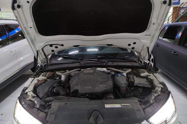 Used Audi A4L 2017 40 TFSI Style Edition Engine Bay