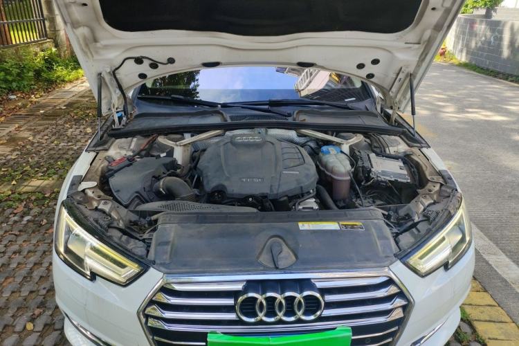 Used Audi A4L 2017 40 TFSI Fashion Model Engine Bay
