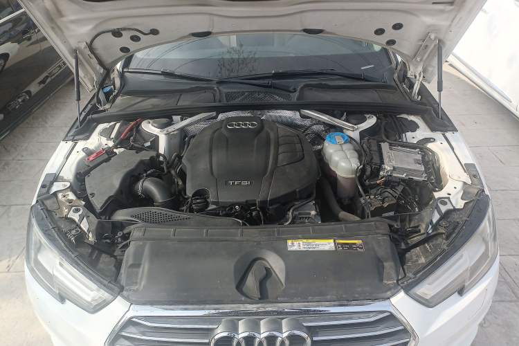 Used Audi A4L 2017 Plus 40 TFSI Fashion Model Engine Bay
