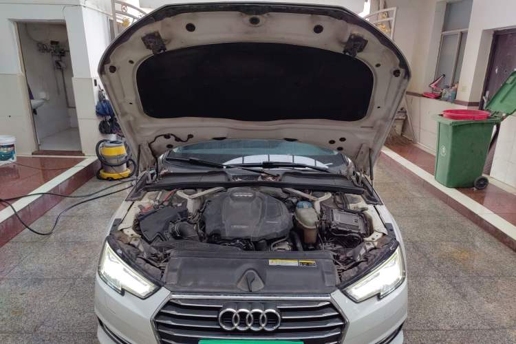 Used Audi A4L 2017 Plus 40 TFSI Fashion Model Engine Bay