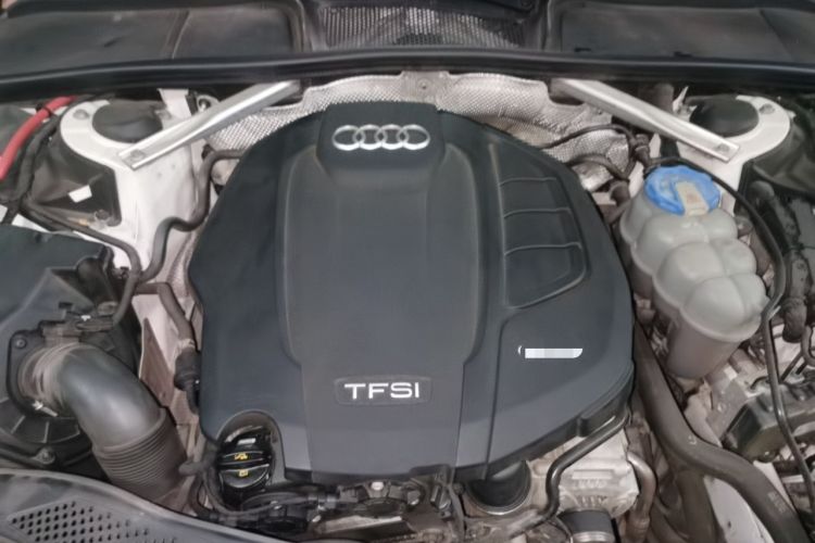 Used Audi A4L 2017 40 TFSI Fashion Model Engine Bay