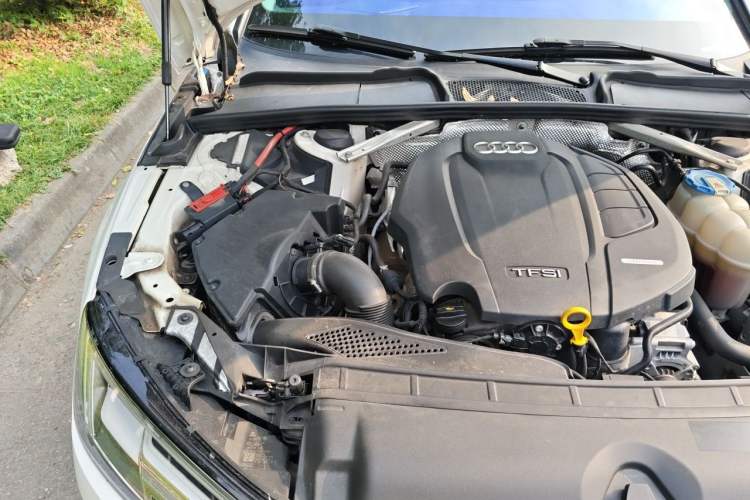 Used Audi A4L 2017 40 TFSI Style Edition Engine Bay Right