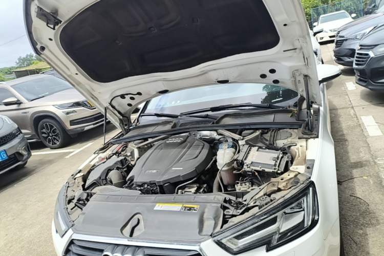 Used Audi A4L 2017 40 TFSI Fashion Model Engine Bay
