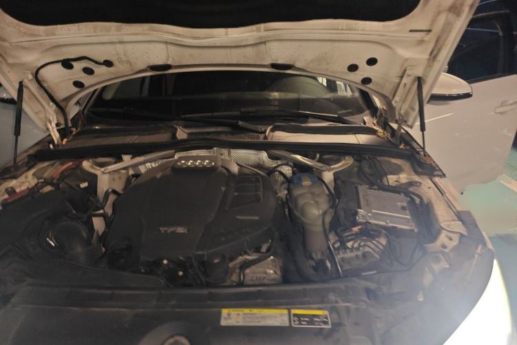 Used Audi A4L 2017 40 TFSI Fashion Model Engine Bay