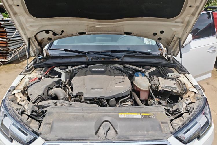 Used Audi A4L 2017 Plus 40 TFSI Fashion Model Engine Bay