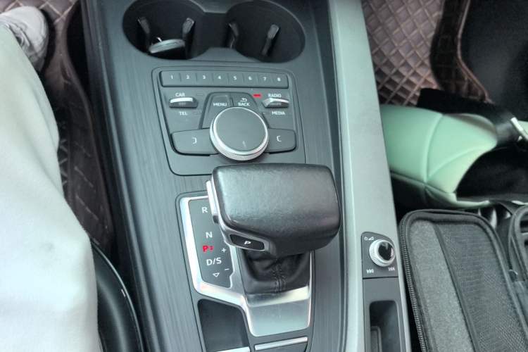 Used Audi A4L 2017 Plus 40 TFSI Ambition Model Gear Lever