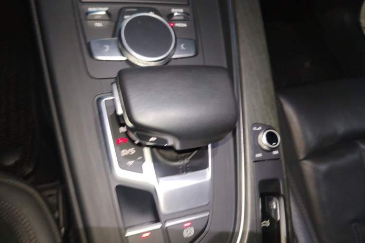 Used Audi A4L 2017 Plus 40 TFSI Style Edition Gear Lever