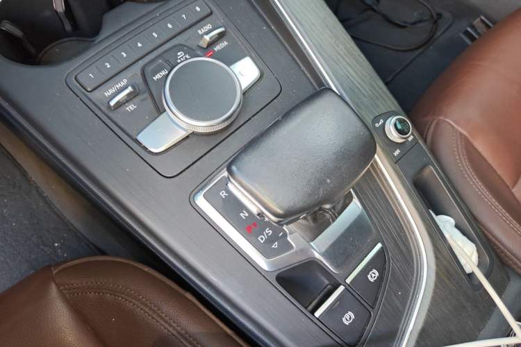Used Audi A4L 2017 Plus 40 TFSI Style Edition Gear Lever
