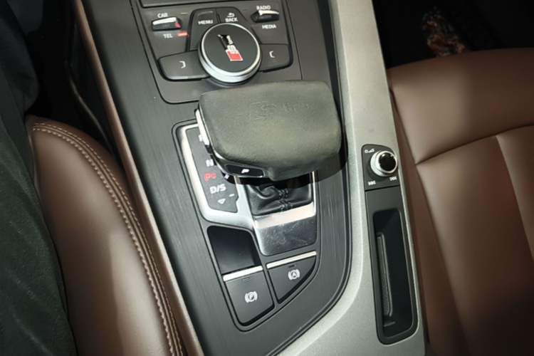 Used Audi A4L 2017 40 TFSI Ambition Edition Gear Lever