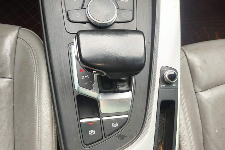 Used Audi A4L 2017 40 TFSI Fashion Model Gear Lever