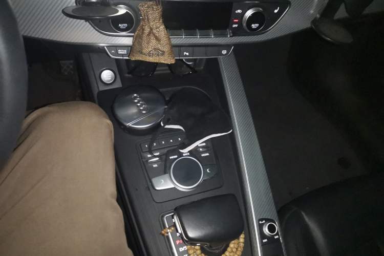 Used Audi A4L 2017 40 TFSI Fashion Model Gear Lever