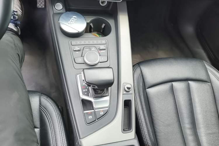 Used Audi A4L 2017 Plus 40 TFSI Ambition Model Gear Lever