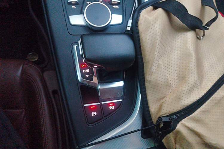 Used Audi A4L 2017 Plus 40 TFSI Fashion Model Gear Lever