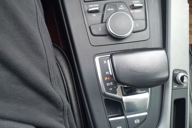 Used Audi A4L 2017 Plus 40 TFSI Ambition Model Gear Lever