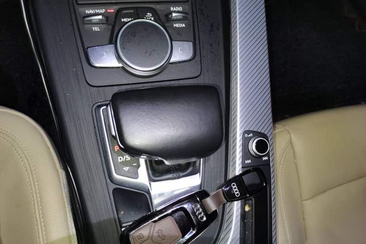 Used Audi A4L 2017 40 TFSI Fashion Model Gear Lever