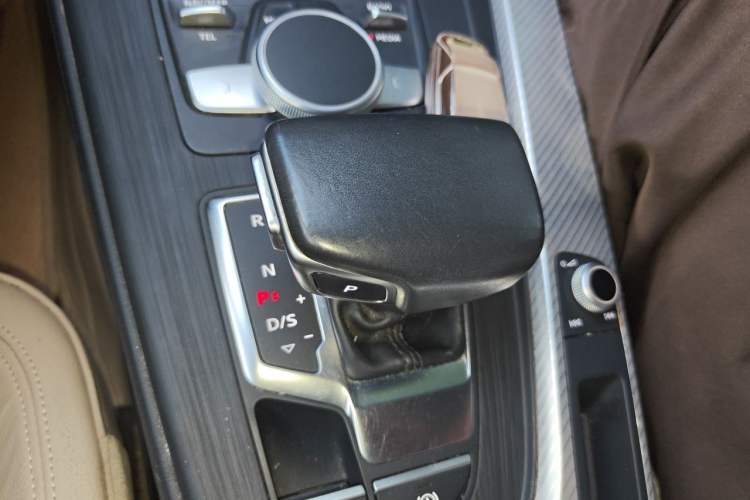 Used Audi A4L 2017 Plus 40 TFSI Fashion Model Gear Lever