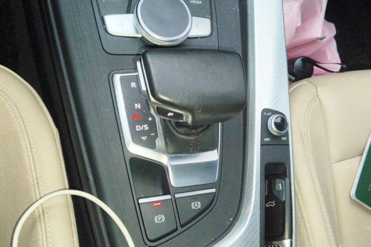 Used Audi A4L 2017 40 TFSI Fashion Model Gear Lever