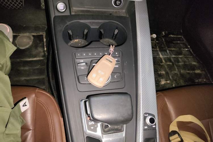 Used Audi A4L 2017 40 TFSI Fashion Model Gear Lever