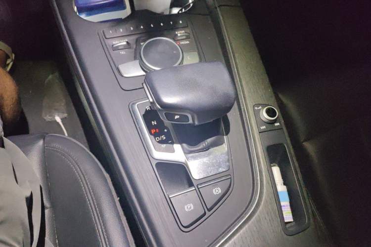 Used Audi A4L 2017 40 TFSI Style Edition Gear Lever
