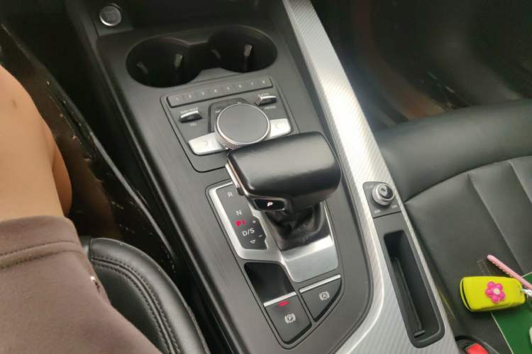 Used Audi A4L 2017 Plus 40 TFSI Fashion Model Gear Lever