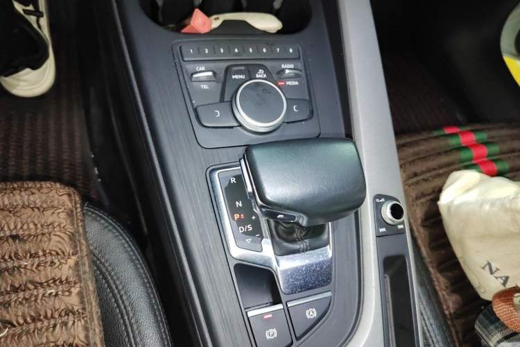 Used Audi A4L 2017 Plus 40 TFSI Ambition Model Gear Lever