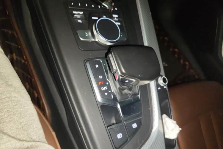 Used Audi A4L 2017 40 TFSI Fashion Model Gear Lever