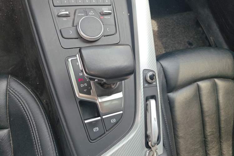 Used Audi A4L 2017 40 TFSI Ambition Edition Gear Lever