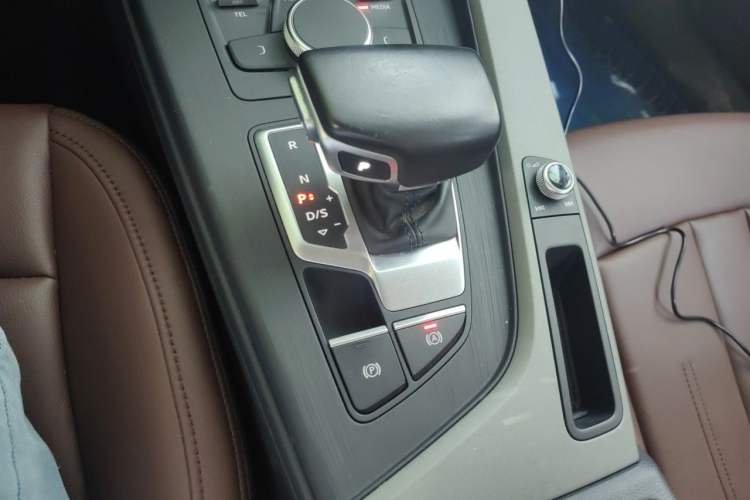 Used Audi A4L 2017 Plus 40 TFSI Ambition Model Gear Lever