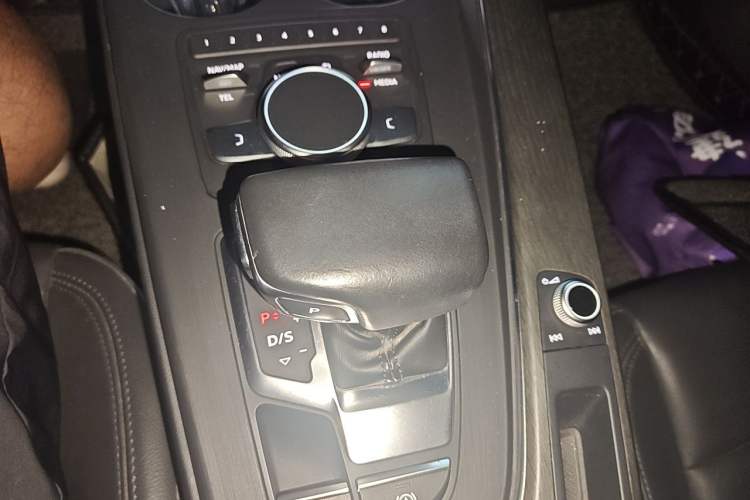 Used Audi A4L 2017 40 TFSI Style Edition Gear Lever