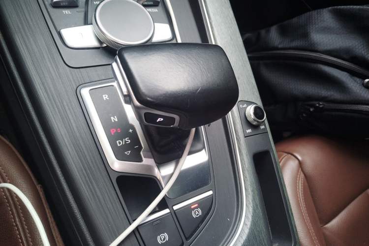 Used Audi A4L 2017 45 TFSI quattro Style Edition Gear Lever
